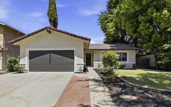 Building Photo - Beautifully Remodeled Property