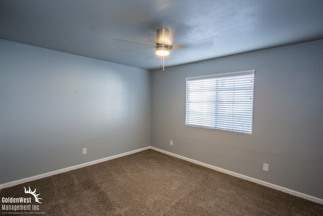 Building Photo - Charming 2Bdm 2Ba Condo in Gated Community!