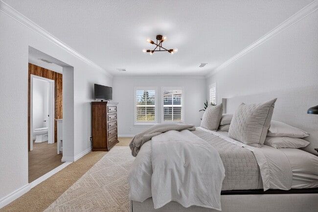 Building Photo - "Spacious 5-Bedroom Retreat on South Quantock Way - Perfectly Designed for Comfort and Style!"  A...