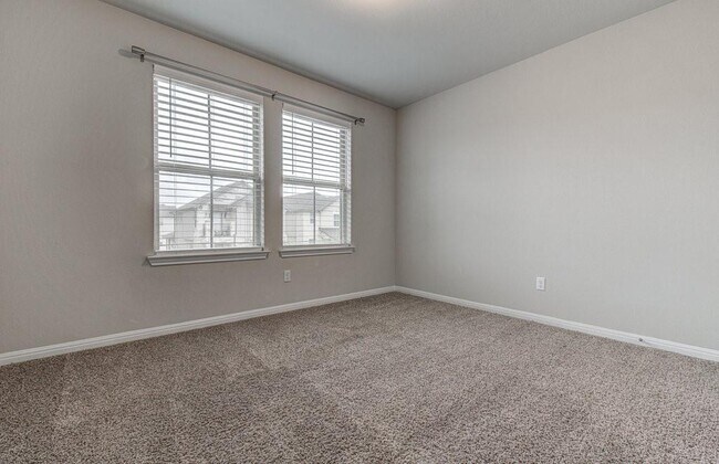 Building Photo - 159 Buckthorn Dr