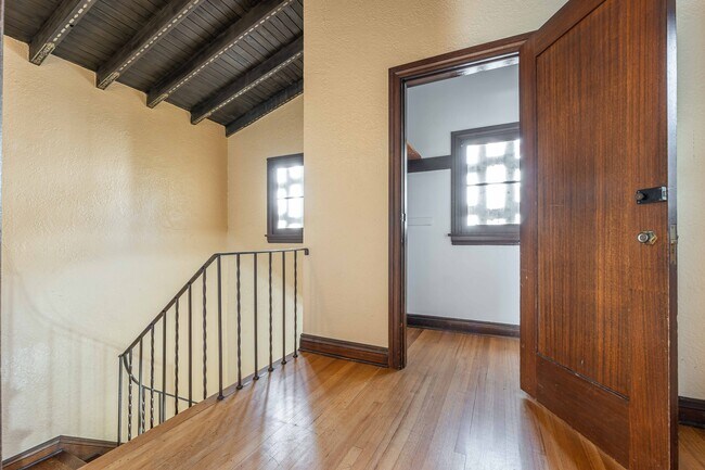 Building Photo - 6252 Commodore Sloat Dr