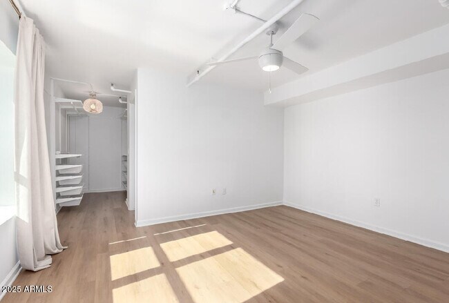 Building Photo - 535 W Thomas Rd