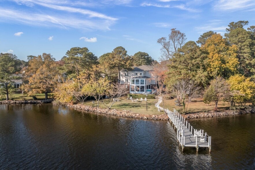 Building Photo - Shorewood Cove