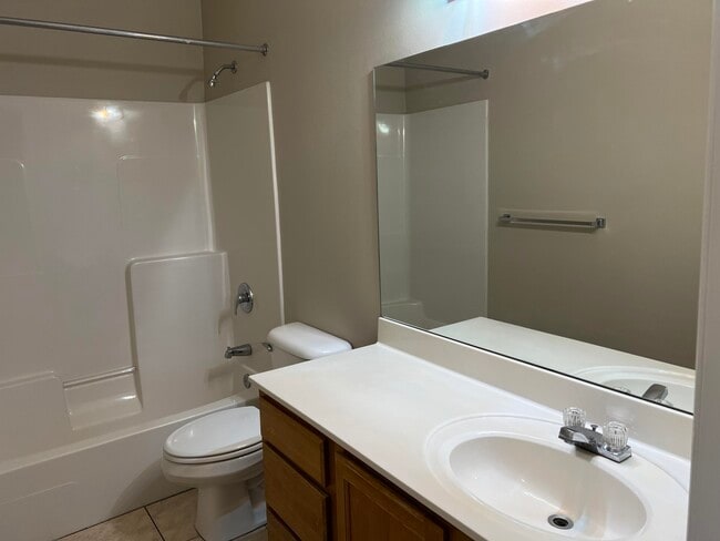 Building Photo - 732 E Mack Bayou Dr