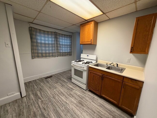 Building Photo - 1114-B Gilbert-