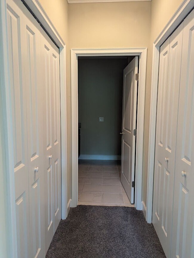 Building Photo - Townsend - 3 Bed 3 Bath Townhome