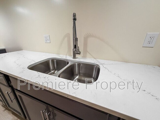 Building Photo - 10411 E 78 Terrace