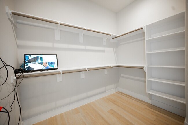 Building Photo - 3738 Mainer St