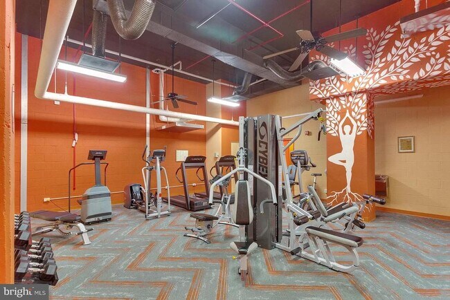 Building Photo - 1225 Martha Custis Dr