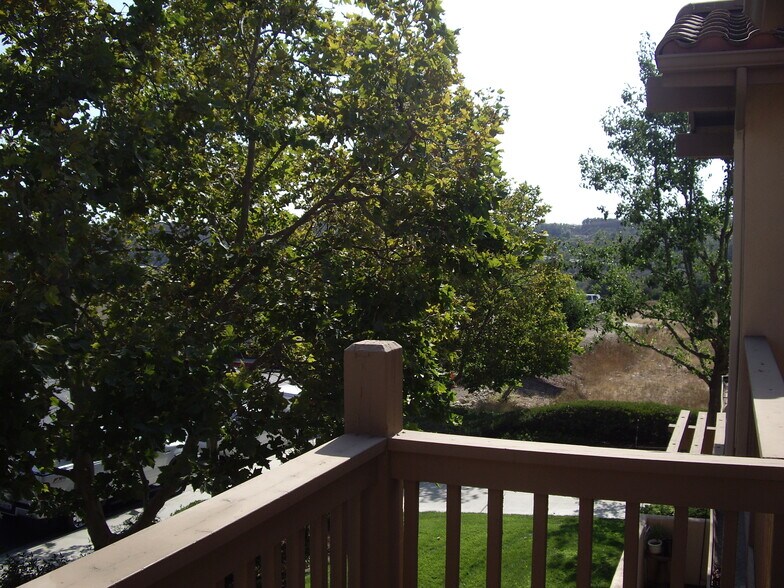 Building Photo - 10 Abrigo