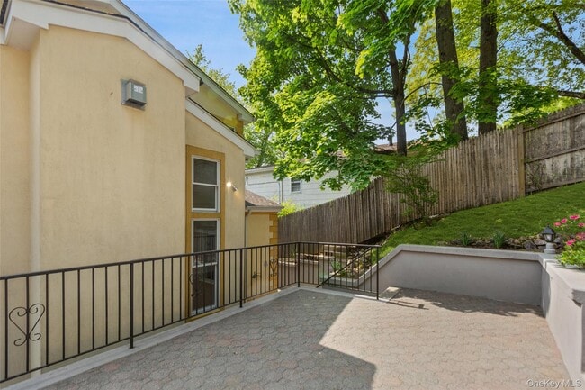 Building Photo - 65 Eiler Ln