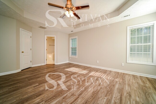 Building Photo - Welcome to this charming abode.