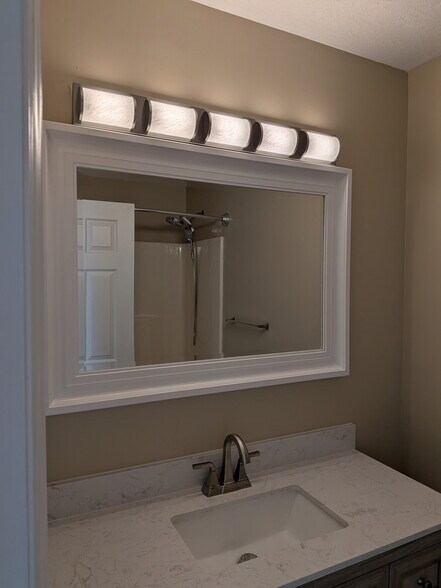 Building Photo - 913 Weeping Willow Dr