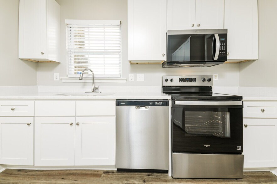 Building Photo - 1550 Pebble Ridge Dr