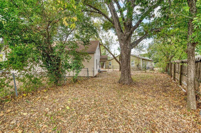 Building Photo - Newly remodeled 2 bedroom / 1 bath house!