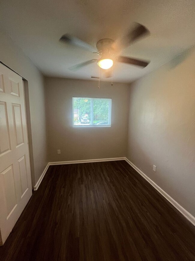Building Photo - 615 Queens View Ct