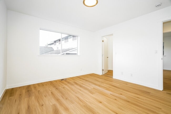 Building Photo - 3 bed 2 bath Home with Lake Views for Rent