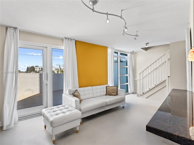 Building Photo - 7600 Collins Ave