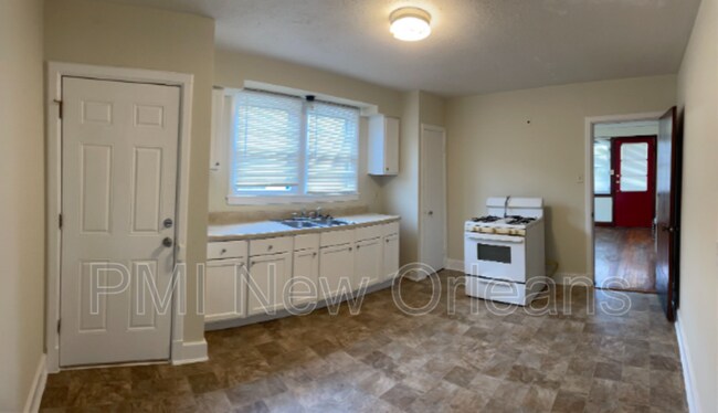 Building Photo - 3022 Serantine St