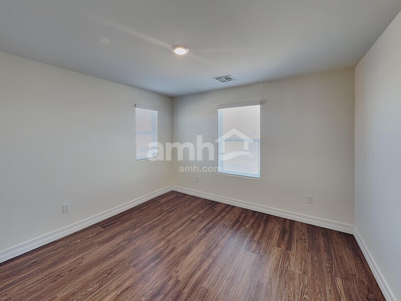 Building Photo - 5824 Petronius St