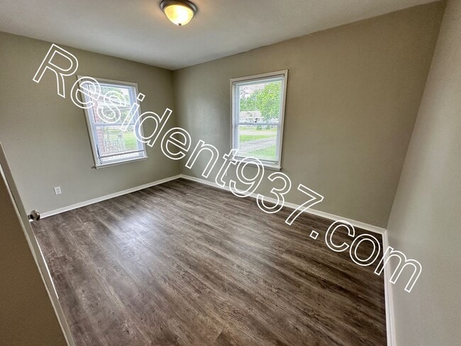 Building Photo - Cute 2 bed 1 bath home