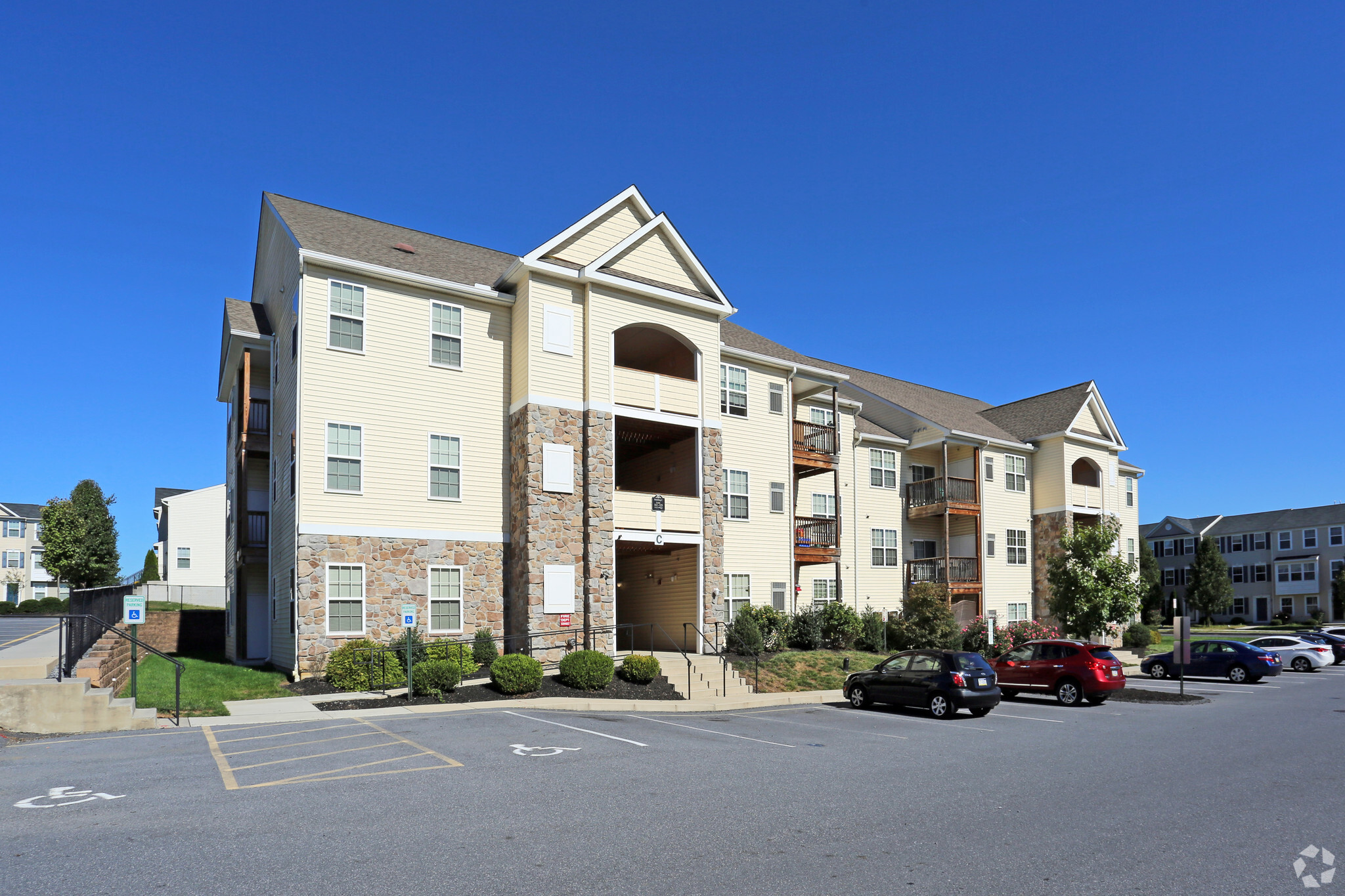 Building Photo - Hawthorne Gardens