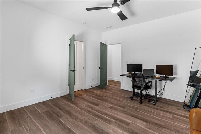 Building Photo - 598 Formwalt St SW