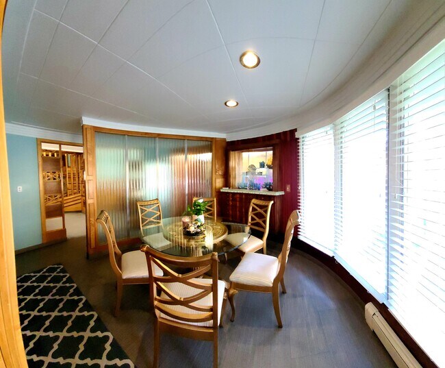 Building Photo - 699 N 600 E