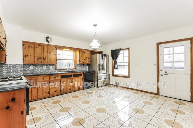 Building Photo - 310 Union Ave