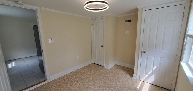 Building Photo - 433 Belair Ave