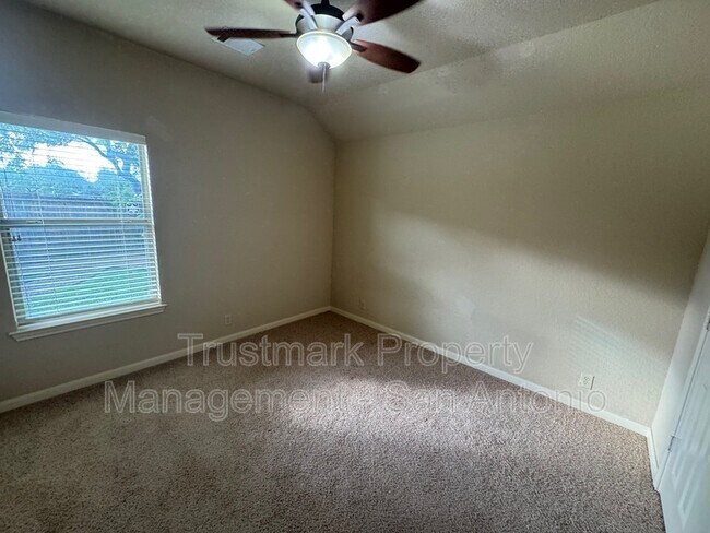 Building Photo - 450 Flippin Estates