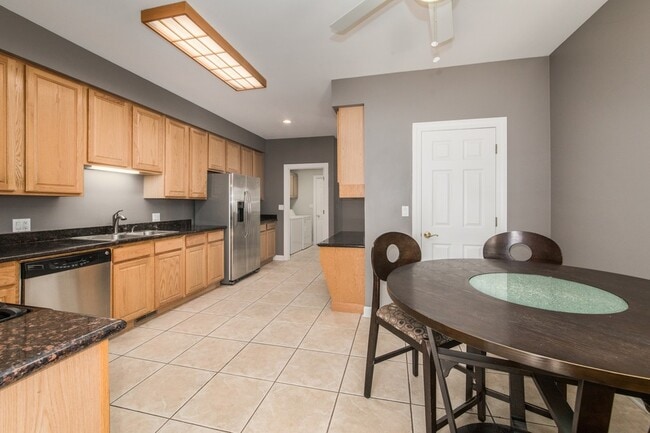 Building Photo - 840 N Northwest Hwy