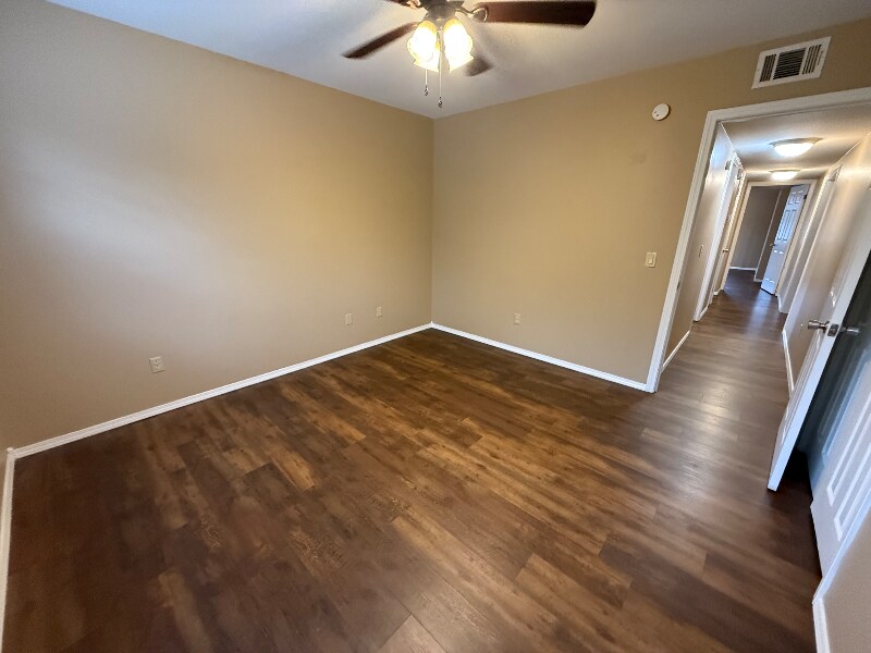 Building Photo - 305 Preston Dr