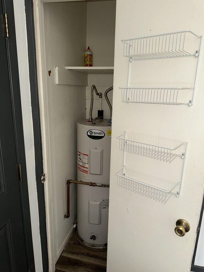 Building Photo - 1806 Mulford St