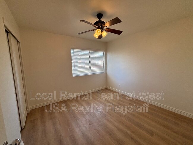 Building Photo - 3200 S Litzler Dr