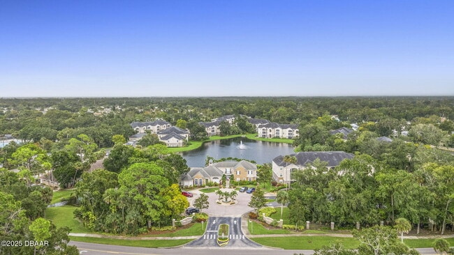 Building Photo - 940 Village Trail