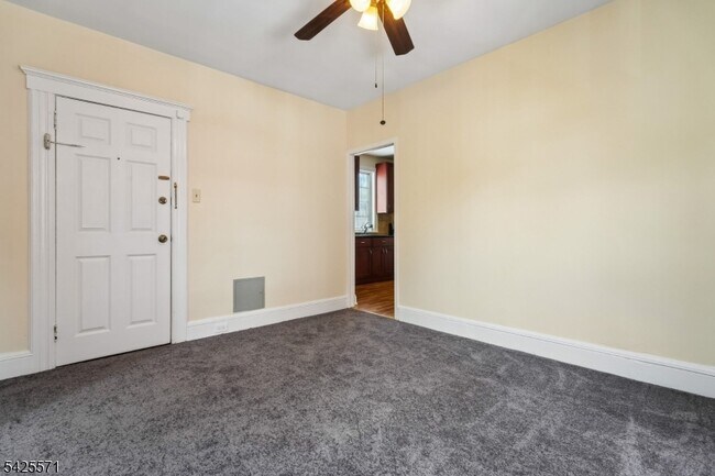 Building Photo - 7 Beekman St