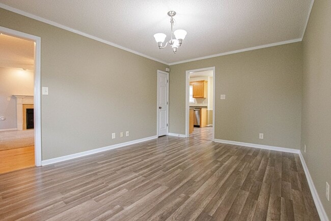 Building Photo - Pet Friendly Three Bedroom!