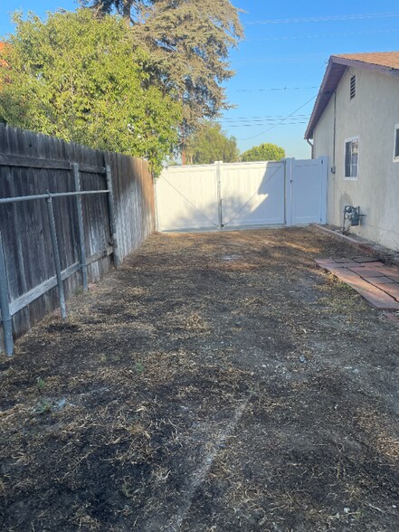 Building Photo - 10672 Linden Ave