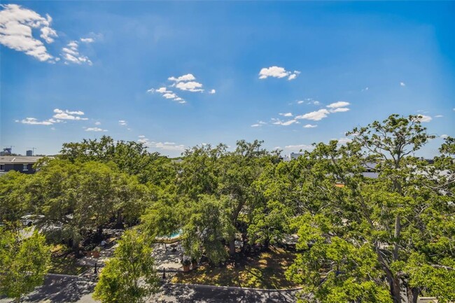 Building Photo - 762 S Village Cir