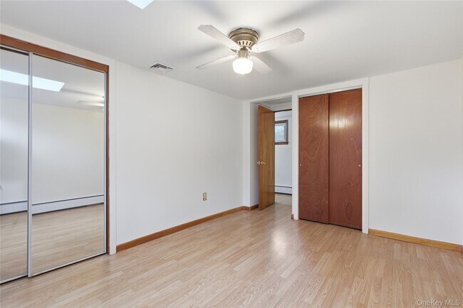 Building Photo - 19 King St