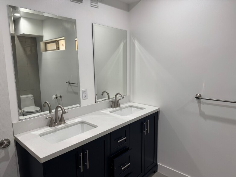 Building Photo - 15428 Shasta Way