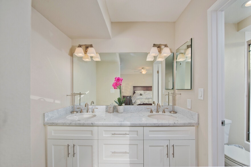 Building Photo - 21820 Marylee St