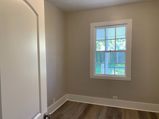 Building Photo - Oakleigh Garden District