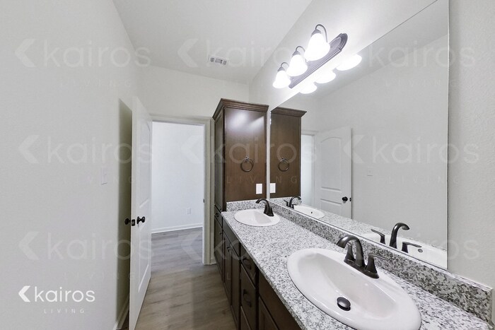 Building Photo - 114 Teddy Ln