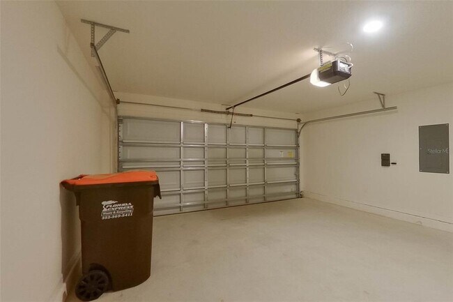 Building Photo - 8611 SW 44th Ct