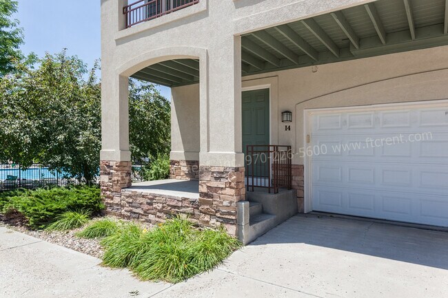 Building Photo - Fantastic 3 Bedroom, 2 bath Condo in SE Fo...