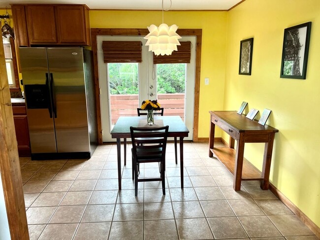 Building Photo - Charming 3 Bedroom Christiansburg Home