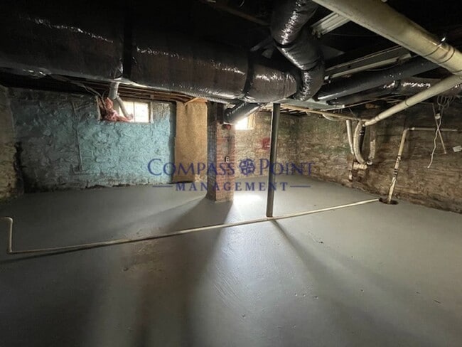 Building Photo - Newly Renovated Just For You! First Month'...