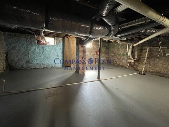 Building Photo - Newly Renovated Just For You!
